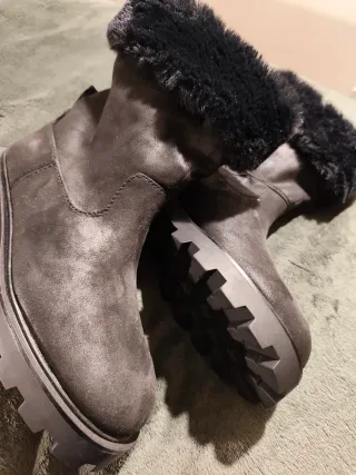 Botines negros forrados talla 39