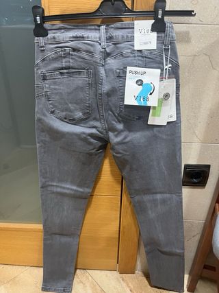 Pantalón vaquero pitillo gris talla 38