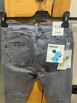 Pantalón vaquero pitillo gris talla 38