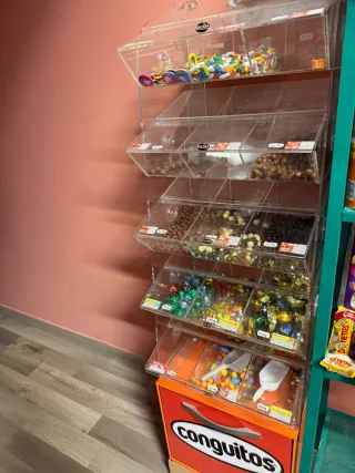 Expositor de dulces y chocolates