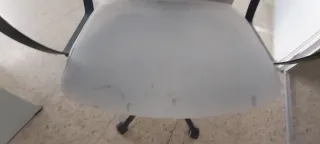 Sillón de oficina gris