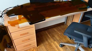 Escritorio grande con cajones