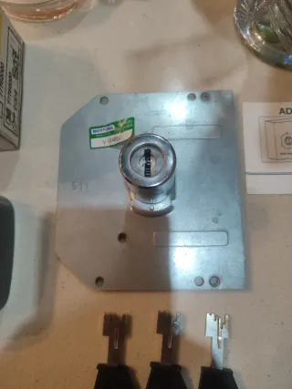 Base cerradura MOTTURA con 3 llaves