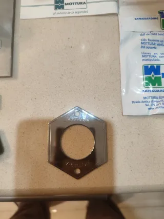 Base cerradura MOTTURA con 3 llaves