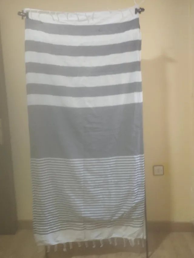 LOTE 3 TOWELS TURKISH VELVET AND 1 SHAWL