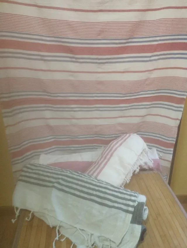 LOTE 3 TOWELS TURKISH VELVET AND 1 SHAWL