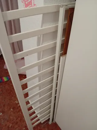 Cuna de madera blanca