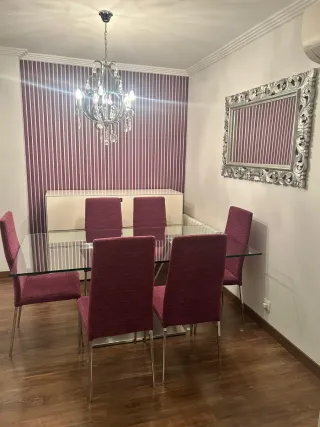 Sillas de comedor moradas y plateadas