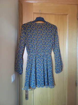 Vestido Zara floral manga larga talla S