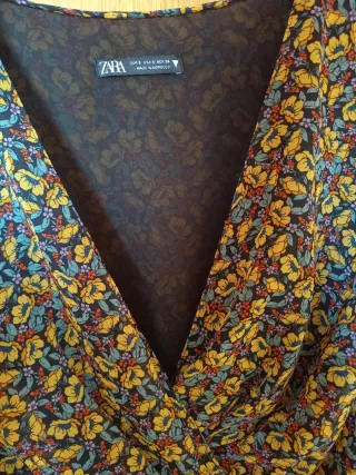 Vestido Zara floral manga larga talla S