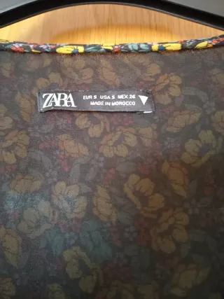 Vestido Zara floral manga larga talla S