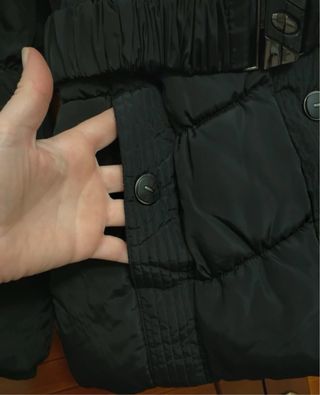 Cazadora negra acolchada con cinturón