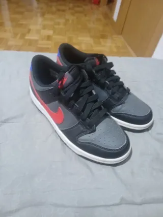 Zapatillas Nike Dunk Low Gris Negro Rojo