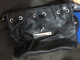 Bolso de piel negro