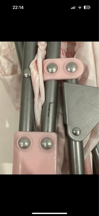 Carro de muñecas rosa