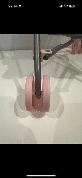 Carro de muñecas rosa