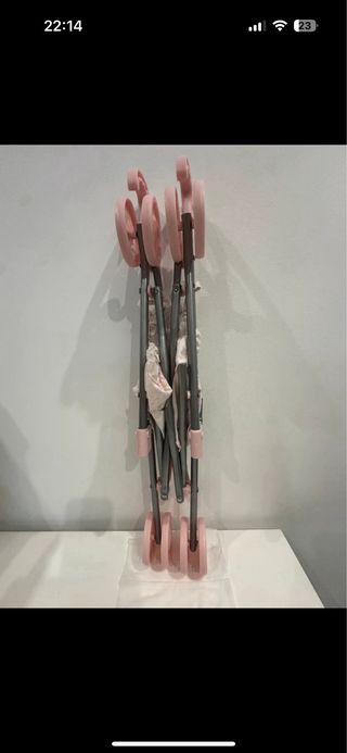 Carro de muñecas rosa