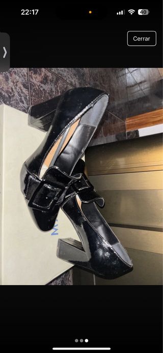 Zapatos de tacón negros con hebilla