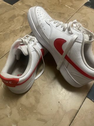 Zapatillas Nike Blancas y rojas  (original)