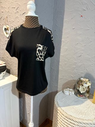 Camiseta negra animal print, válida XS y S