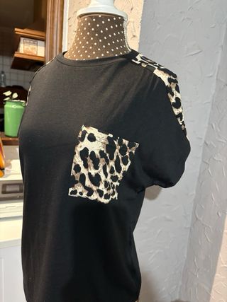 Camiseta negra animal print, válida XS y S