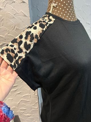 Camiseta negra animal print, válida XS y S