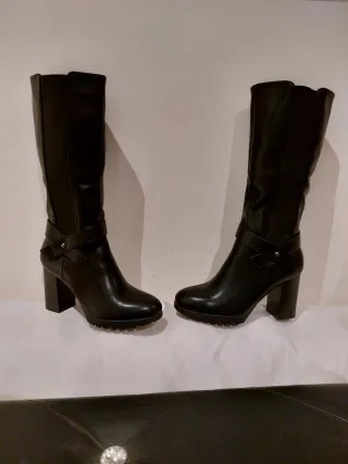 Stivali alti neri con tacco