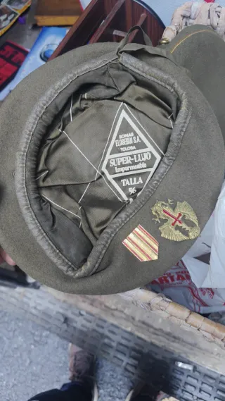 Gorra militar antigua