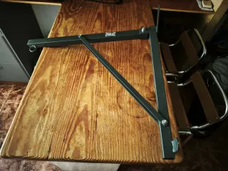 Saco de boxeo y soporte de pared