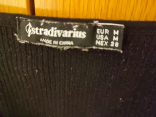 Jersey canalé Stradivarius negro