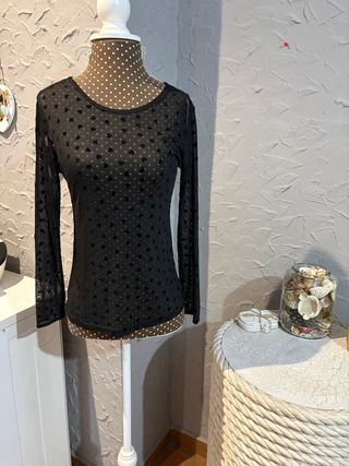 Blusa negra manga larga con corazones