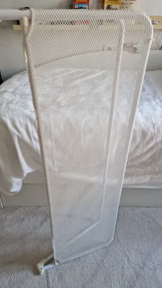 Barrera protectora metálica cama bebé