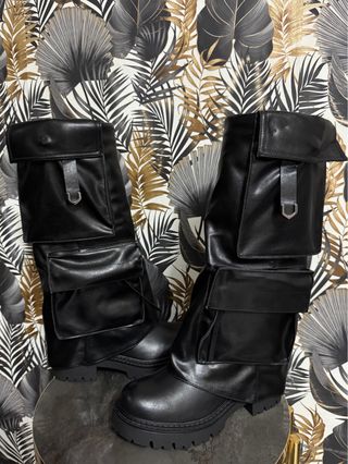 Stivali neri con tasche