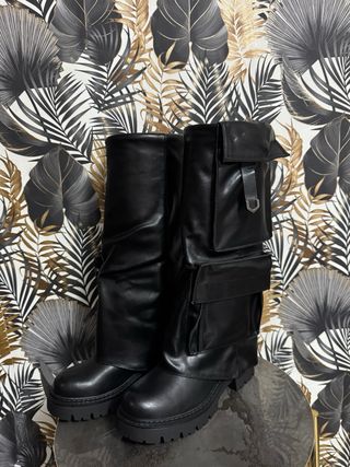 Stivali neri con tasche