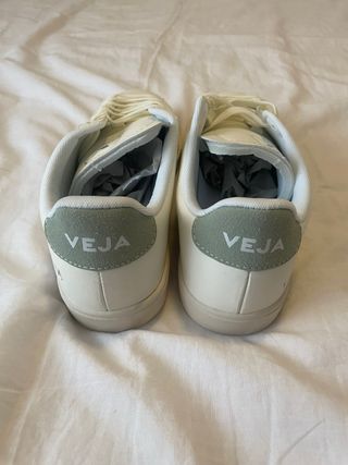 Zapatillas Veja Blancas y Verdes