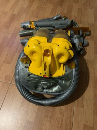 Aspiradora Dyson DC11 Funciona bien.