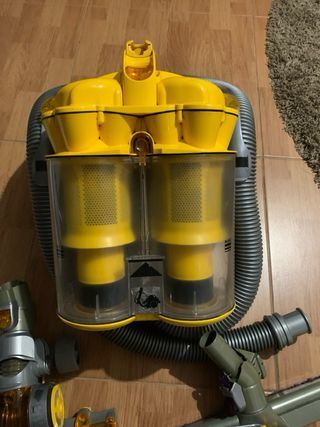 Aspiradora Dyson DC11 Funciona bien.