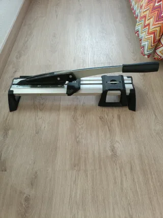 Guillotina para tarima flotante