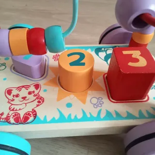 Juguete de madera montessori