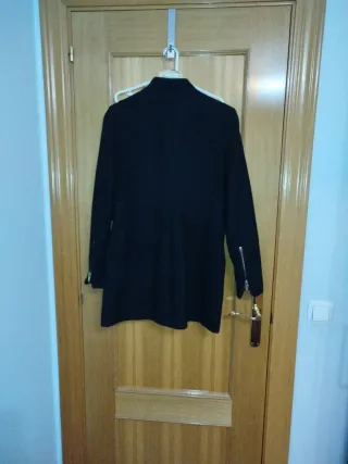 Abrigo de paño negro