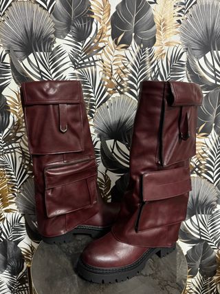 Stivali alti bordeaux con tasche