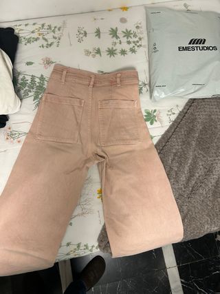 Pantalón vaquero rosa ancho