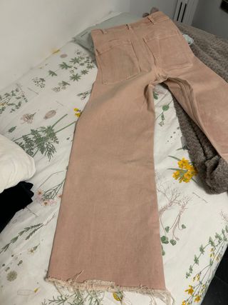Pantalón vaquero rosa ancho