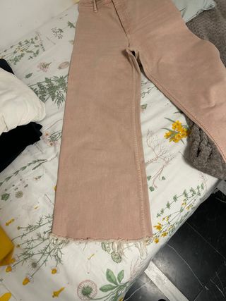 Pantalón vaquero rosa ancho