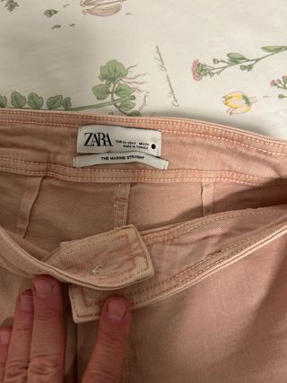 Pantalón vaquero rosa ancho