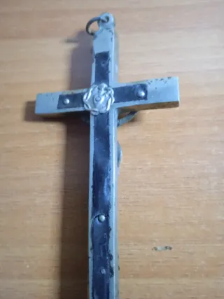 Crucifijo antiguo pequeño