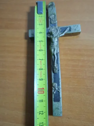 Crucifijo antiguo pequeño