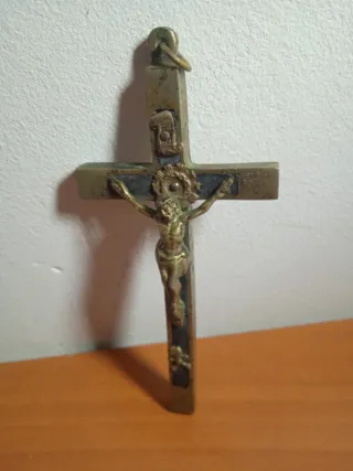 Crucifijo antiguo pequeño