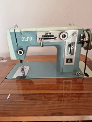 Máquina de coser Alfa 108