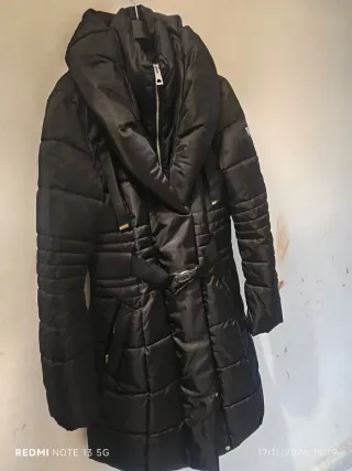 Chaqueta Guess Negra Larga